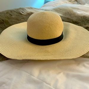 Oversized Sunhat by Roxy! Super cute with oversized sunglasses